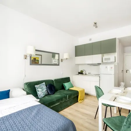 Apartman V Airport & West Railway Station Varsó