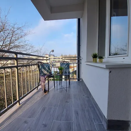 V Airport & West Railway Station Apartment Warsaw
