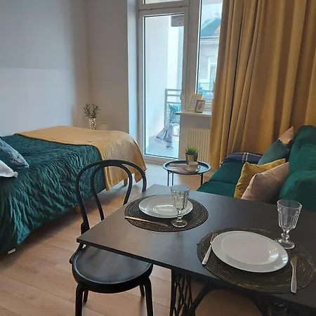 V Airport & West Railway Station