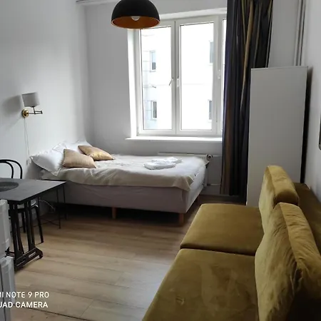 Апартаменты V Airport & West Railway Station *