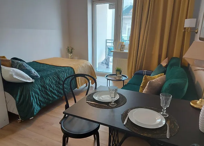 V Airport & West Railway Station