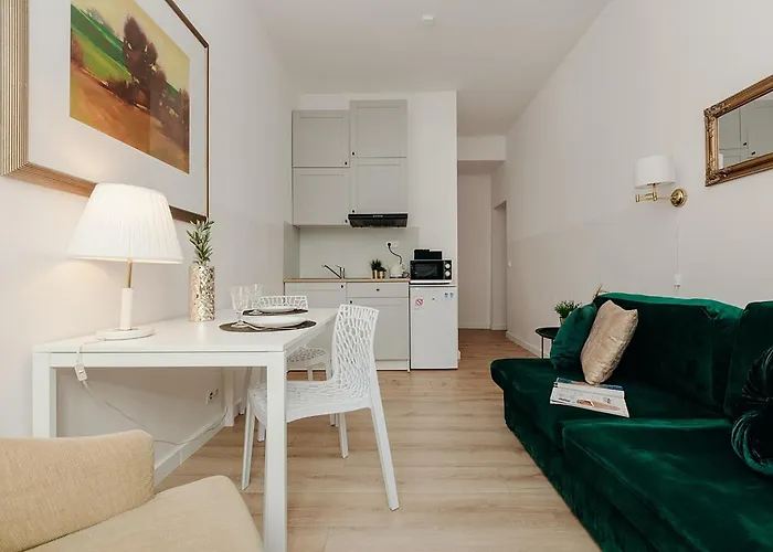 V Airport & West Railway Station * Warszawa