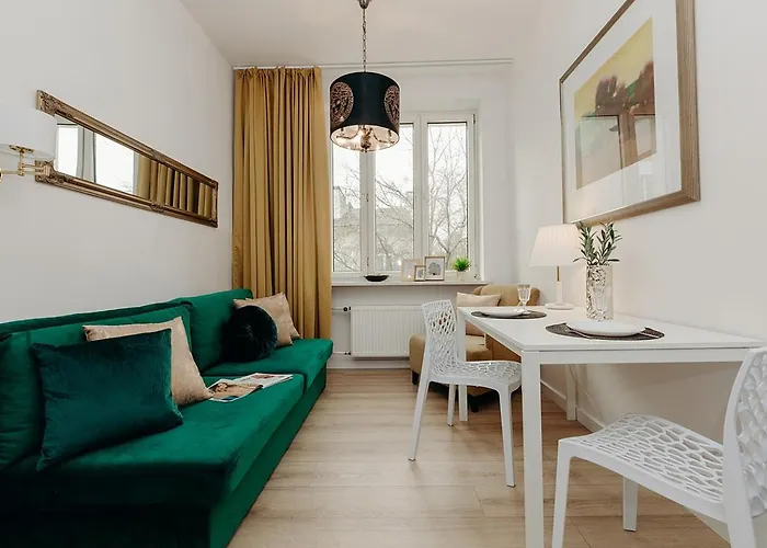 V Airport & West Railway Station Apartament *