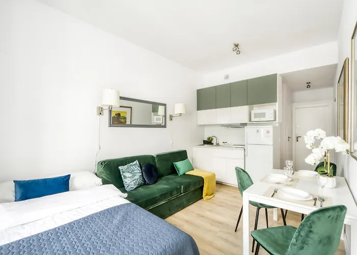 V Airport & West Railway Station