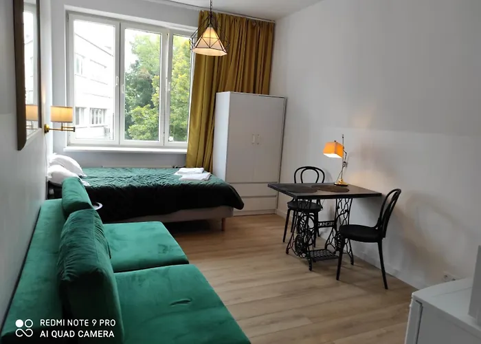 V Airport & West Railway Station Apartament