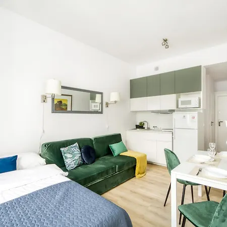 V Airport & West Railway Station